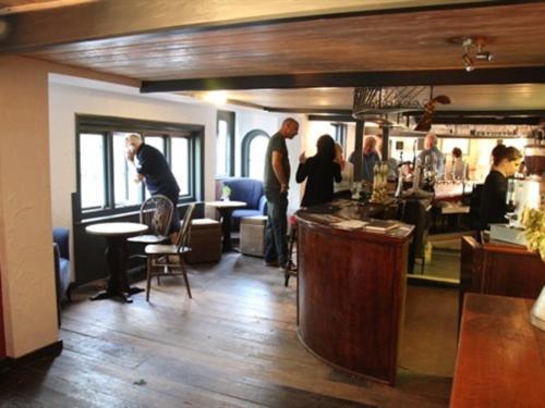 The May Garland Inn 헬링글리 외부 사진
