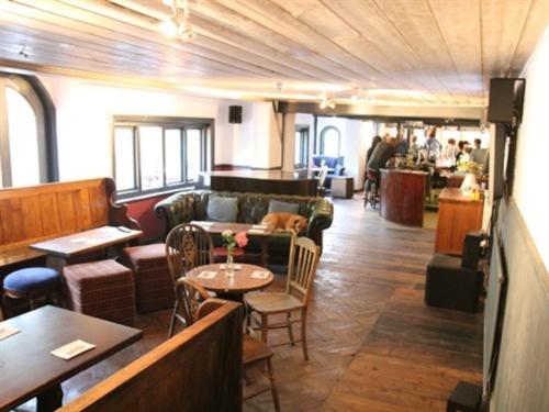 The May Garland Inn 헬링글리 외부 사진