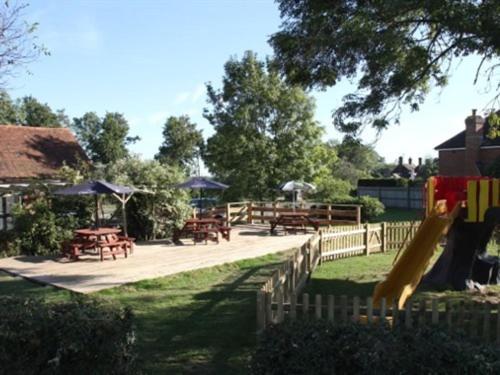 The May Garland Inn 헬링글리 외부 사진