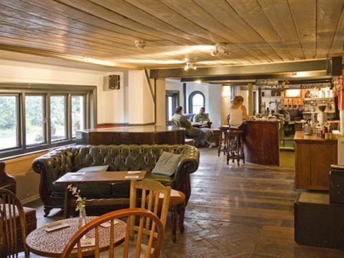 The May Garland Inn 헬링글리 외부 사진