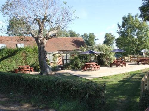 The May Garland Inn 헬링글리 외부 사진