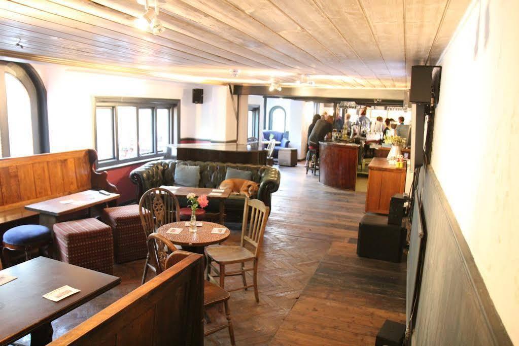 The May Garland Inn 헬링글리 외부 사진