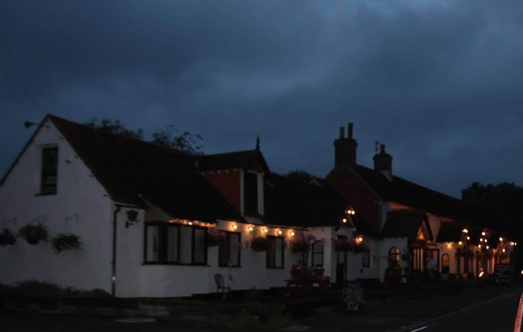 The May Garland Inn 헬링글리 외부 사진