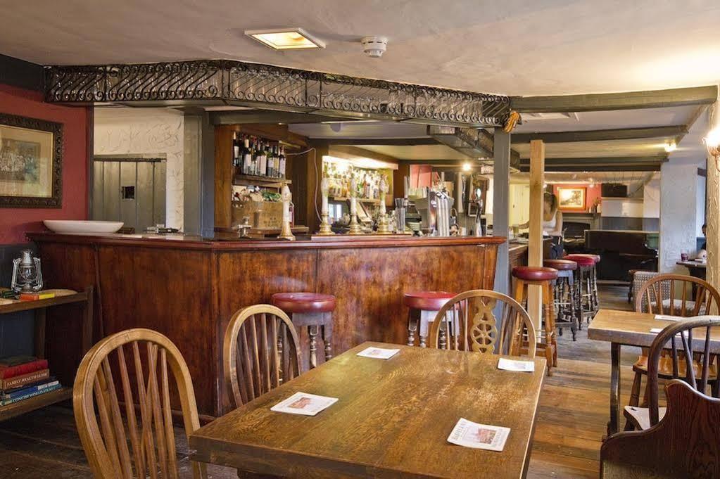 The May Garland Inn 헬링글리 외부 사진
